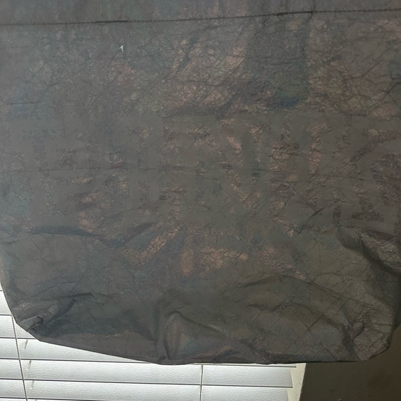 Victory Secret - Picture 4 of 6